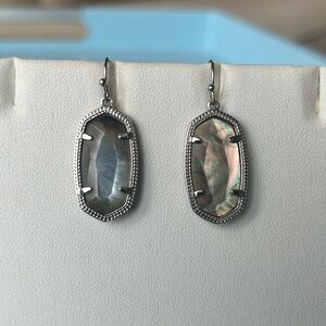 Kendra Scott  Elle earrings in gray mother of pearl stone with silver setting
